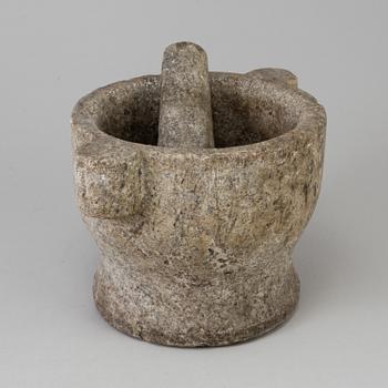 A 19th/20th century marble mortar.
