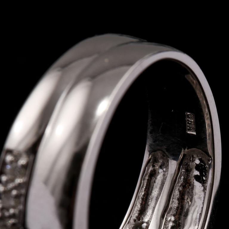 RING, 18k vitguld med 16 briljantslipade diamanter varav en ca 0.10 ct, Iduna, Varberg. Vikt 6 g.