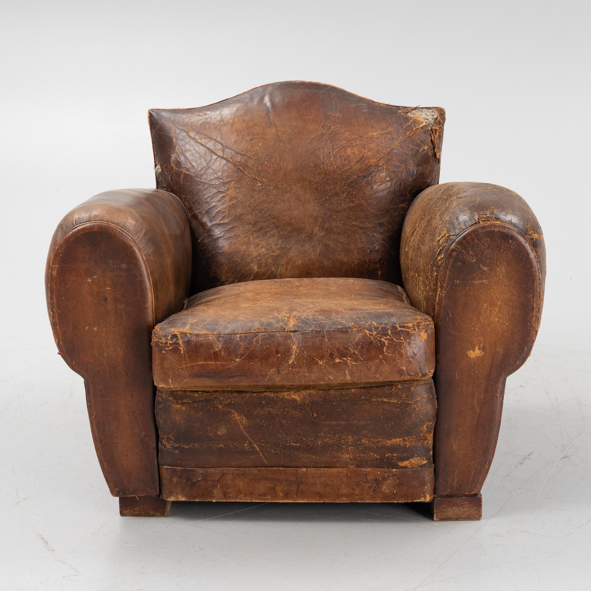 A 20th century club easychair.