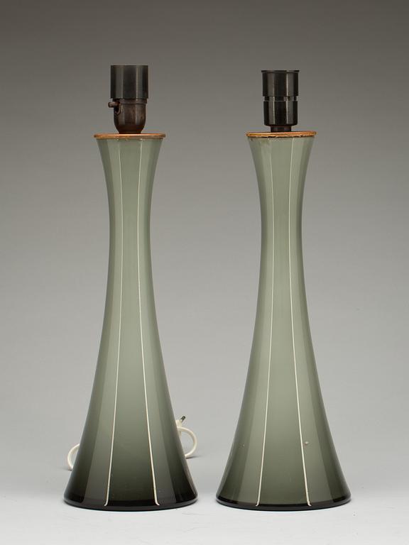 BORDSLAMPOR, ett par, glas, Bergboms. 1960-tal.