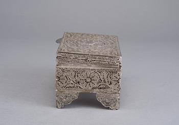 SKRIN, silver, filigranarbete, 1900-tal. Svenska importstämplar. Vikt 190 g.