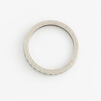 Ring, full eternity white gold with octagon-cut diamonds.