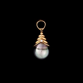 HÄNGE, 18K guld, pärla, diamant. Vikt ca 3,7 g.