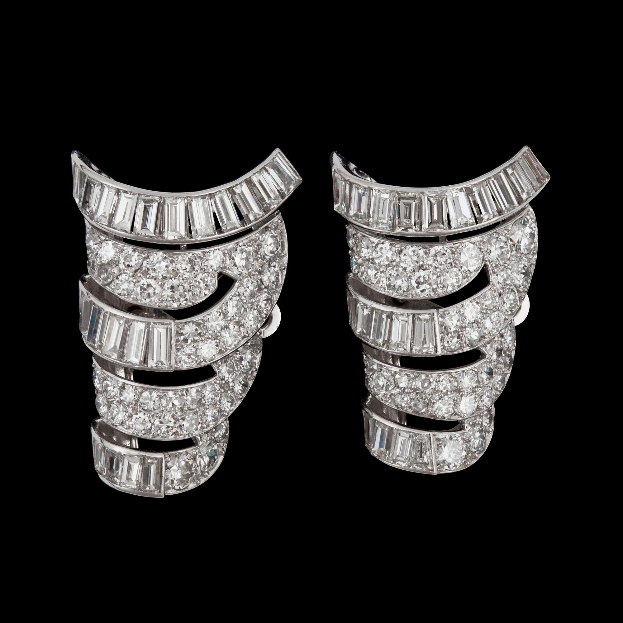 KLÄDCLIPS, Van Cleef & Arpels, med briljant- och baguetteslipade diamanter totalt ca 6.00 ct. Snr: 40562.