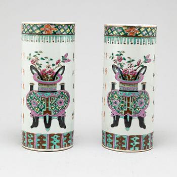 A pair of famille rose porcelain hat stands, Qing dynasty, late 19th/early 20th century.