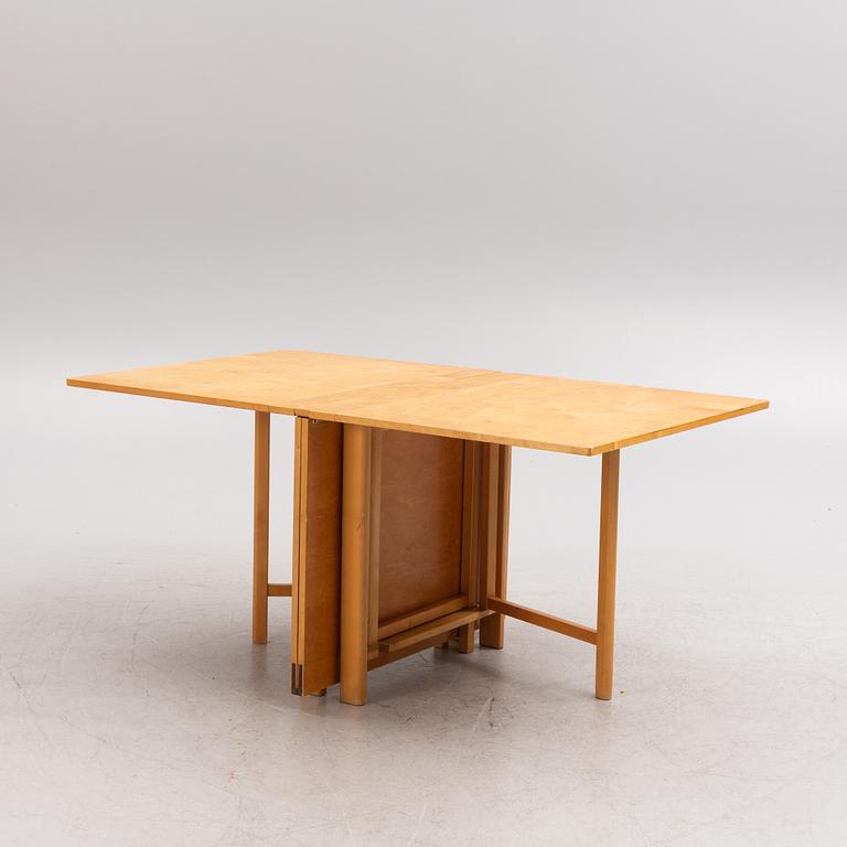 Bruno Mathsson, a 'Maria Flap' birch wood gateleg table Firma Bruno Mathsson 1960s/70s.