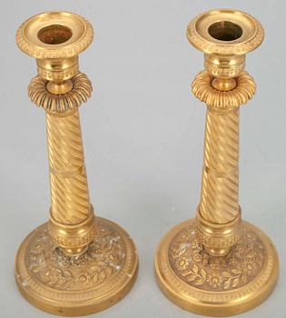 LJUSSTAKAR ETT PAR, mässing, empirestil, 1800-senare hälft.