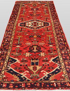 Gallerimatta, Hamadan, ca 313 x 106 cm.