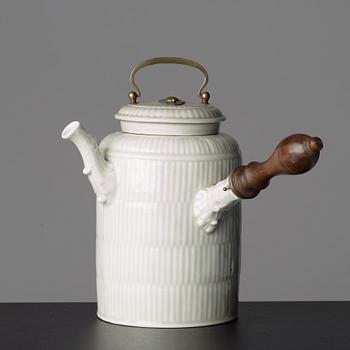 A Meissen chocholat pot with cover, 18th Century.