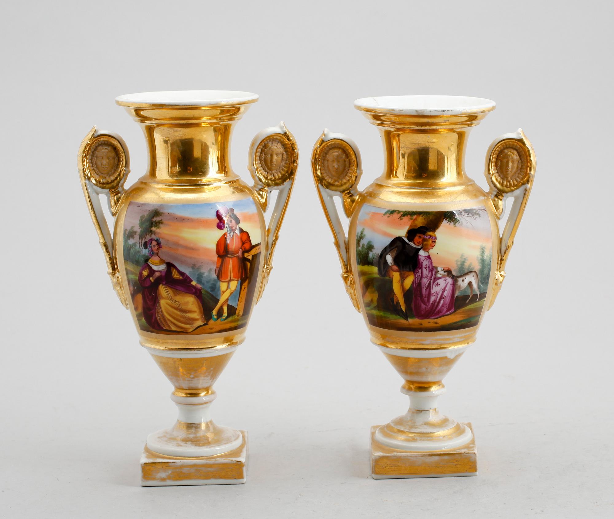 VASER, 1 par, porslin, empire, Frankrike, 1800-talets första hälft.
