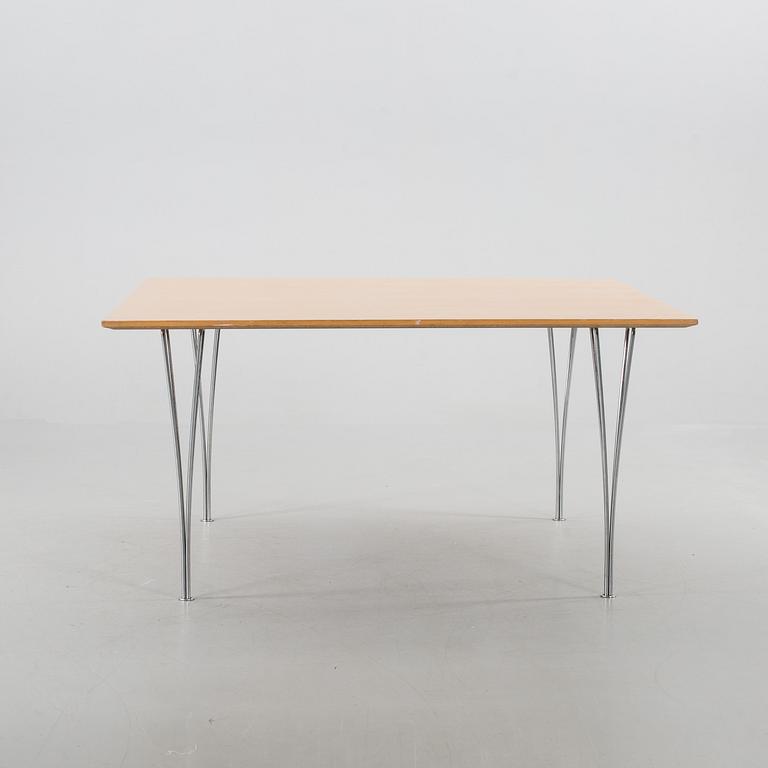A FRITZ HANSEN TABLE. MADE IN DENMARK 1983.