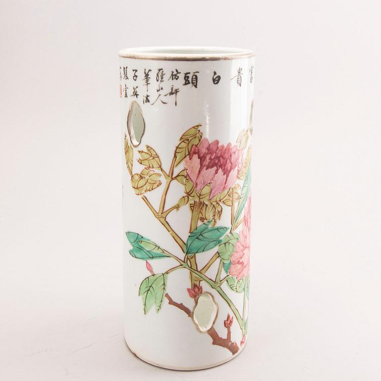 A Chinese porcelain hat stand around 1900.
