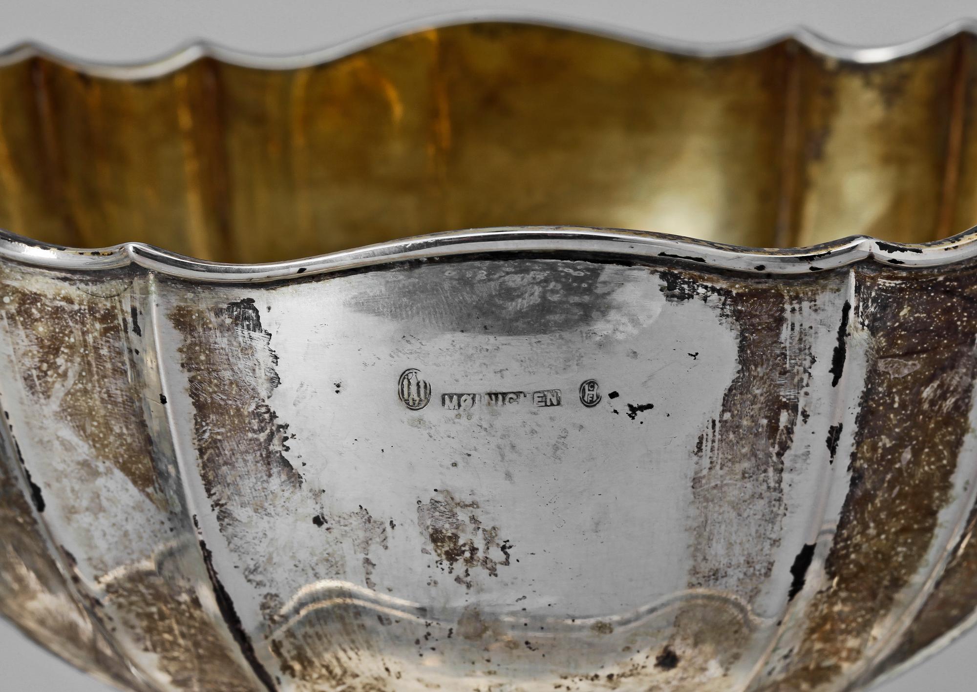 SÅSSKÅLAR, ett par, silver, varav en silverhalt 830. Christian F Heise, Köpenhamn, Danmark. 1916. Vikt ca 838 g.