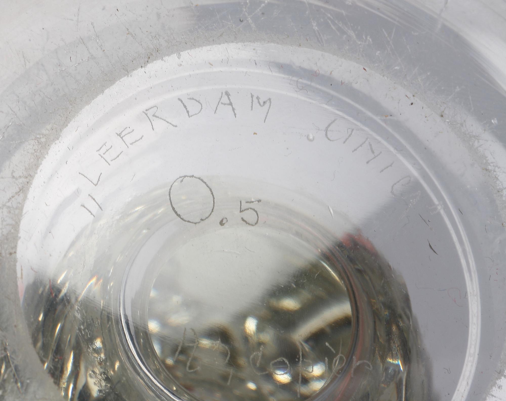 VAS. Glas, Andries Dirk Copier, Leerdam. Sign Unica.