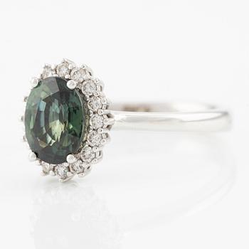 Ring in 18K gold with green faceted sapphire and round brilliant-cut diamonds.