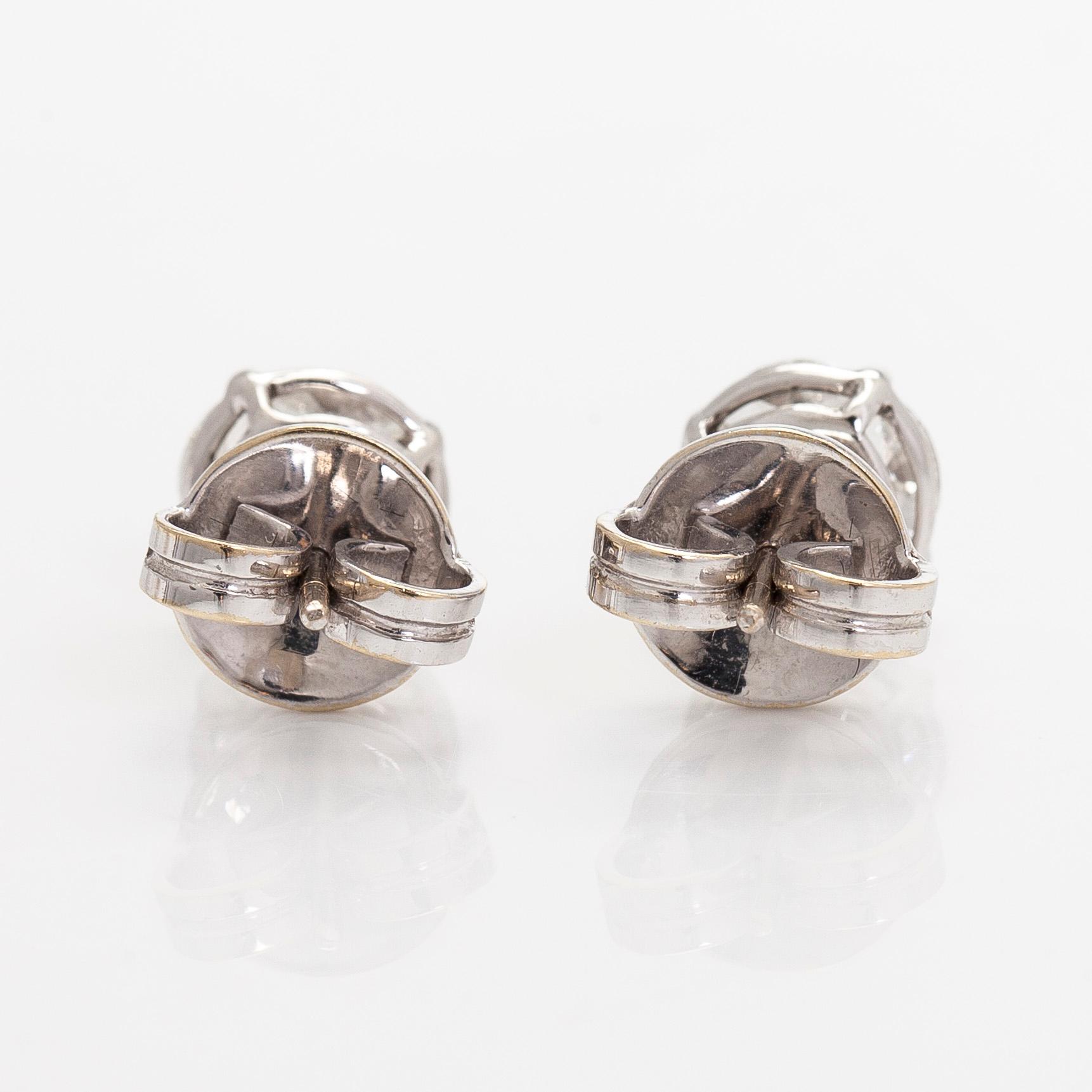 Earrings, princess- and marquise cut diamonds, 18K white gold.