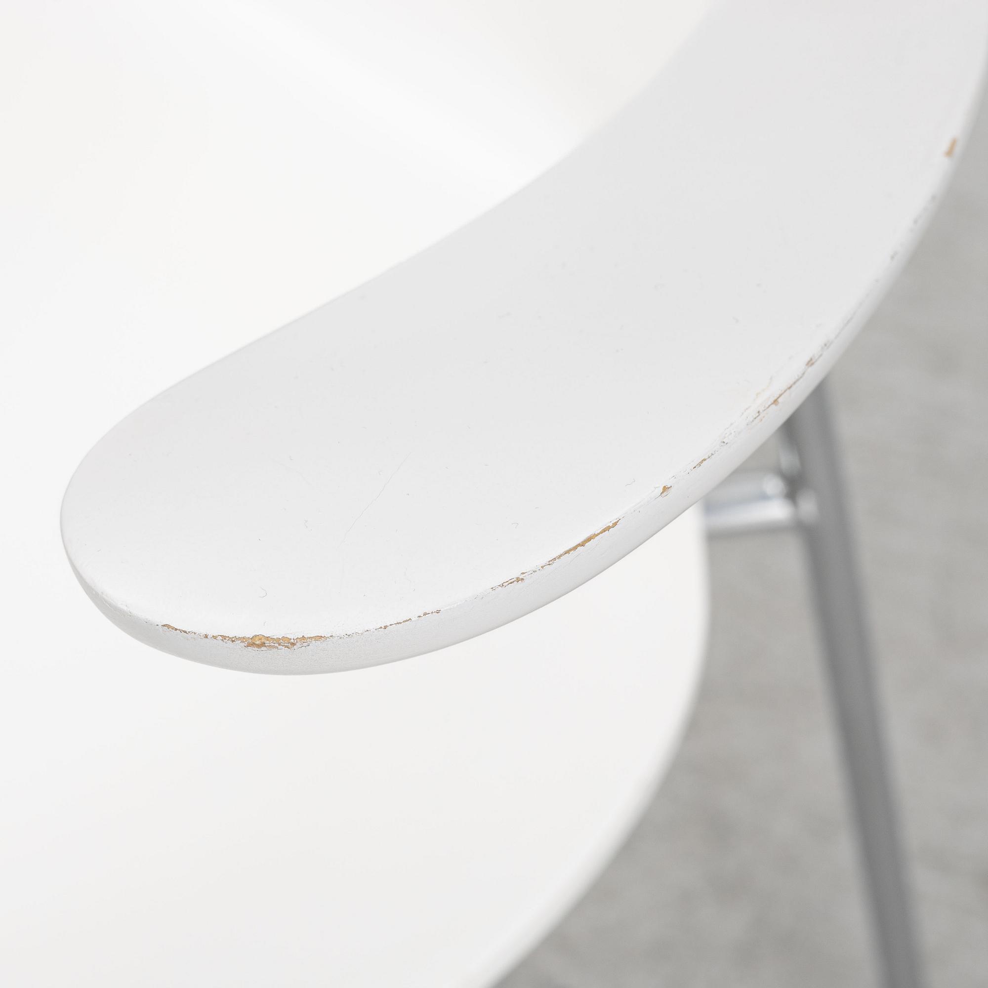 Arne Jacobsen, karmstol, "Sjuan", Fritz Hansen, Danmark, 2002.