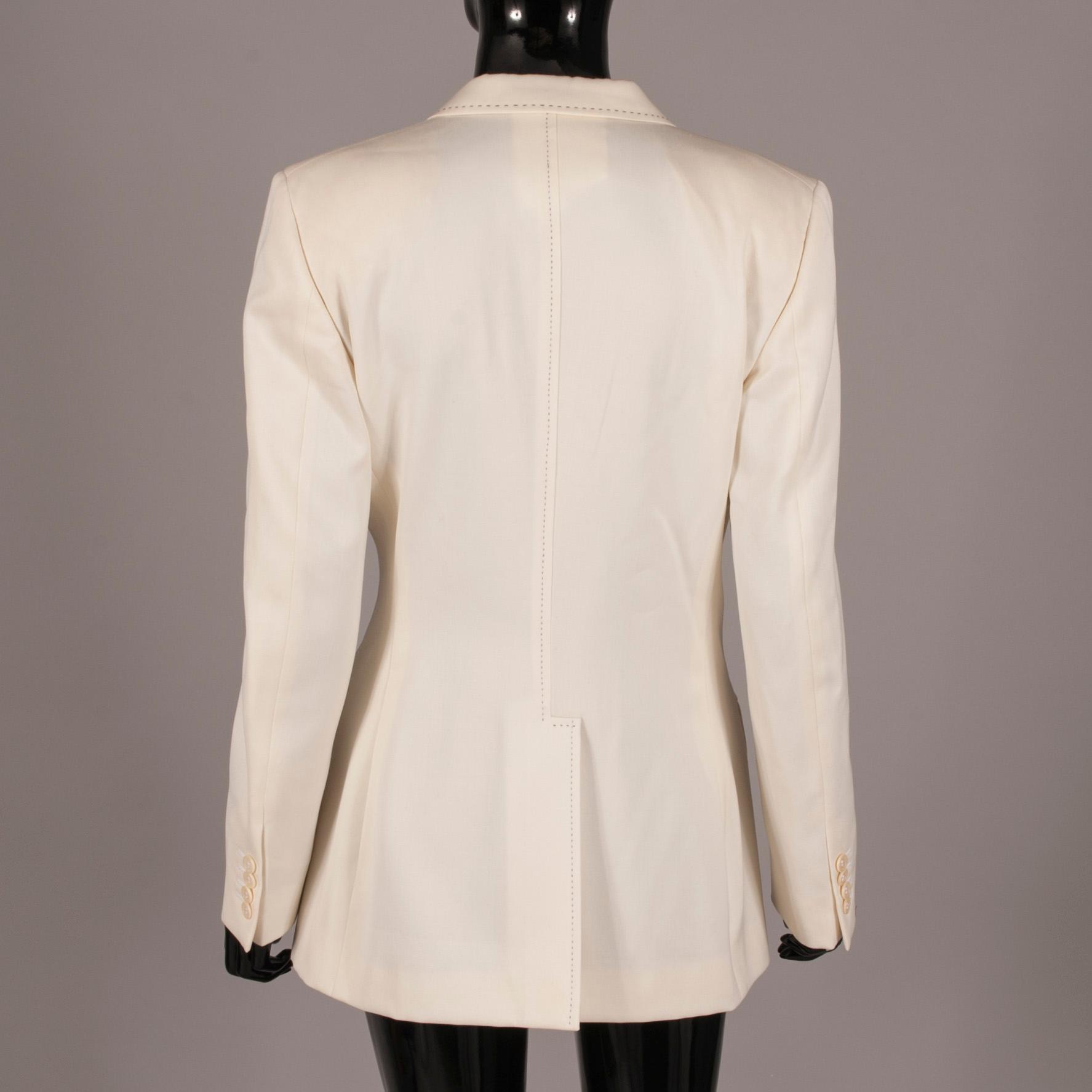 BLAZER, Chloé.