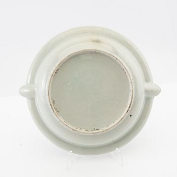 A Chinese Canton famille rose hot water dish, Qing dynasty, 19th century.