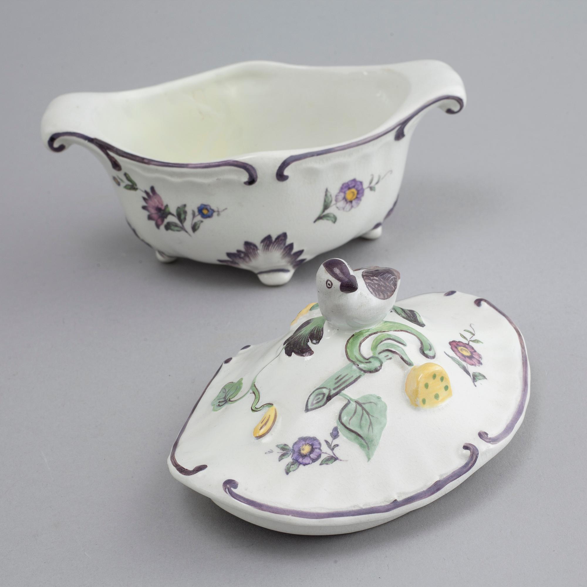 90 pieces of earthenware tableware from Rörstrand, model "Rörstrandia", 1930-56.