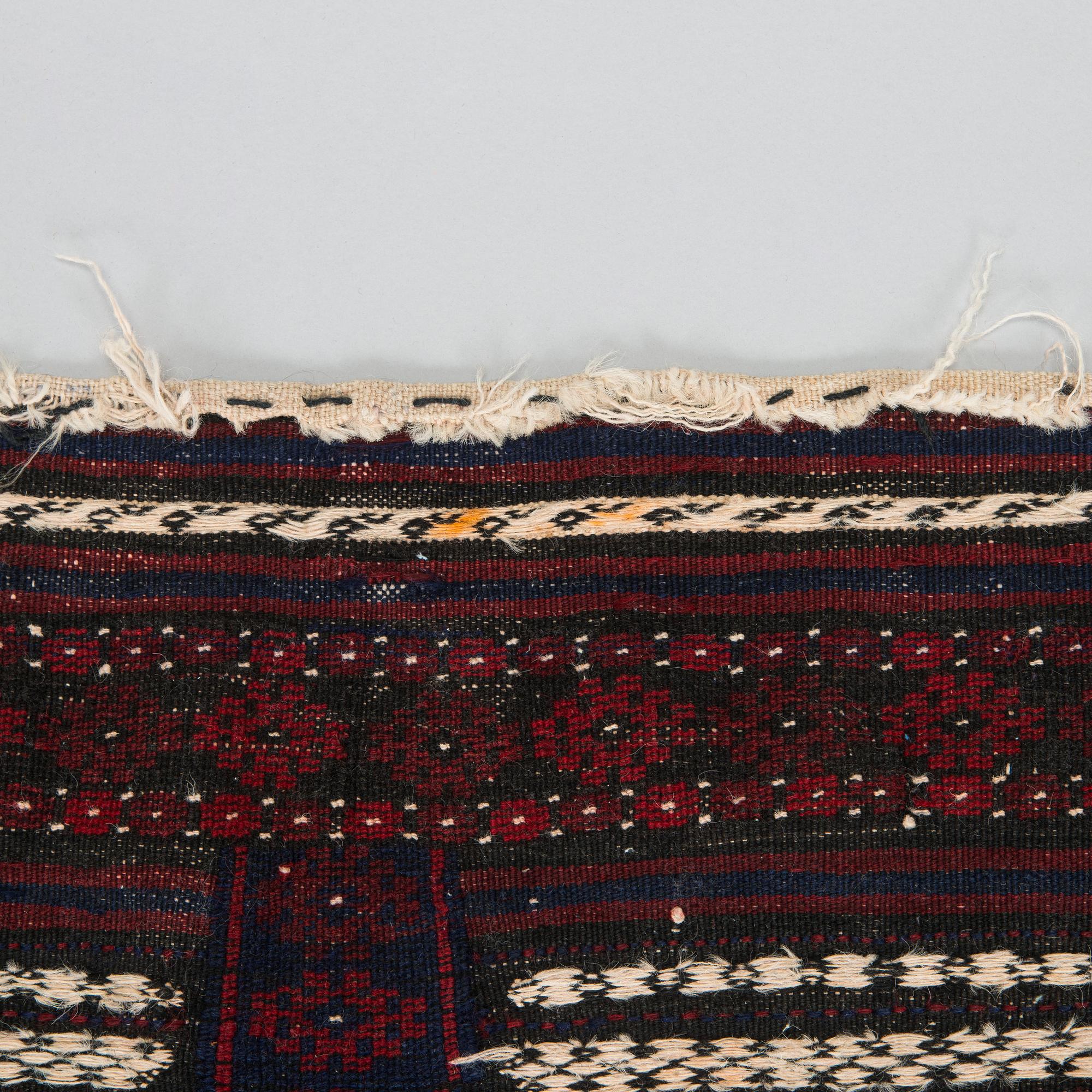 Matta, Baluch Sofreh. Circa 120 x 130 cm.