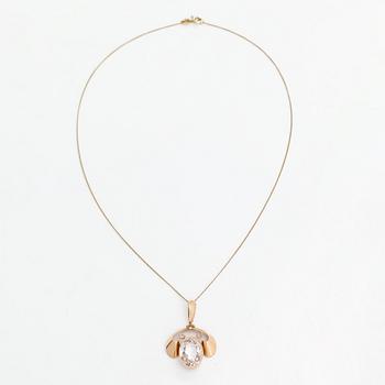 A 14K gold necklace with a synthetic spinel, Kalevi Piirainen, Helsinki 1962.