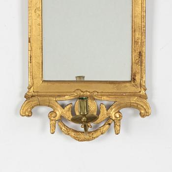 Spegellampetter, två stycken, för ett ljus, Gustaviansk samt Gustaviansk stil, sent 1700- respektive sent 1800-tal.