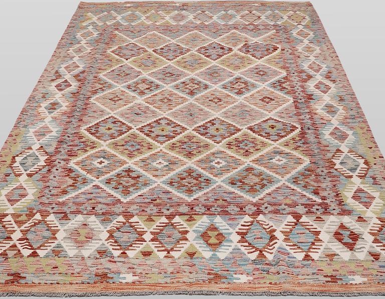A Kelim carpet, 289 x 199 cm.