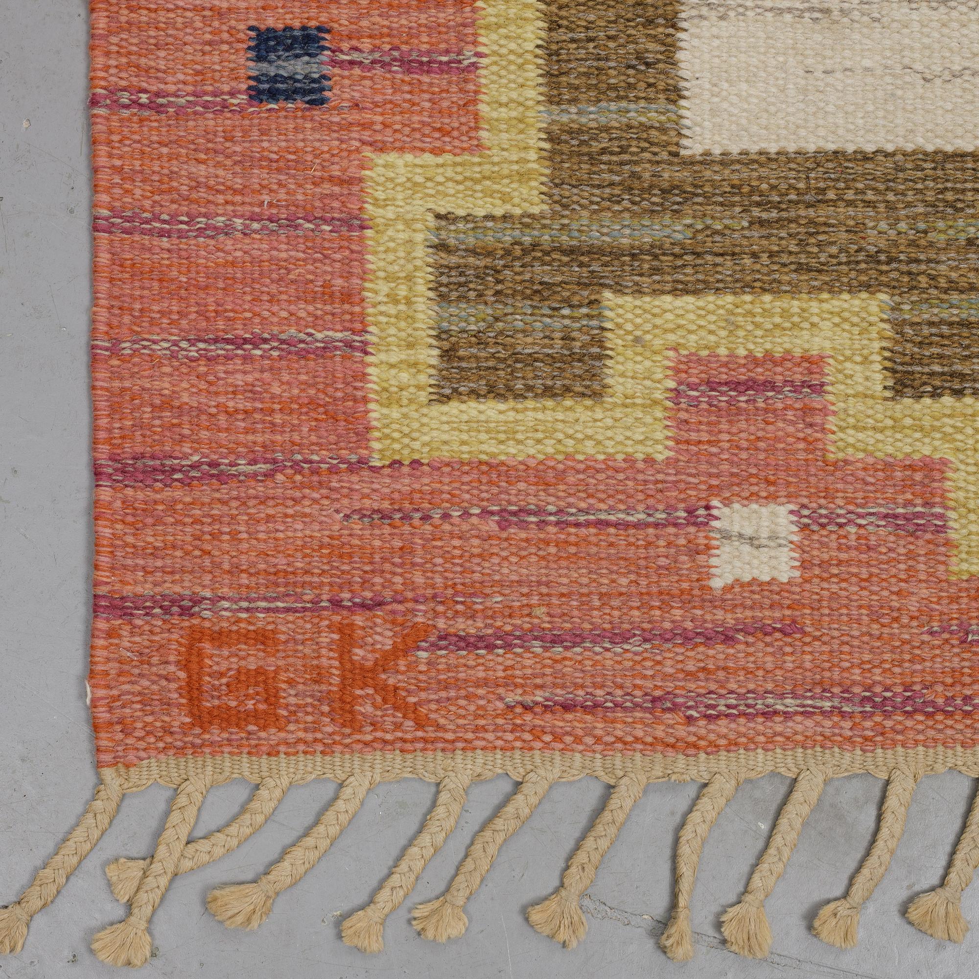 A carpet, flat weave, ca 239-241 x 166,5-168 cm, signed GK. Sweden around 1960.