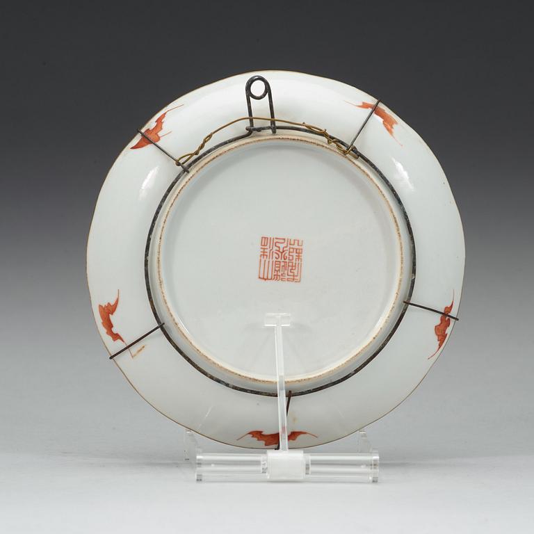 FAT, tre stycken, porslin. Qingdynastin, med Daoguangs sigillmärke och period (1820-50).