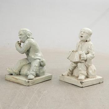 Trädgårdsfigurer, 2 st., stengods, Höganäs enligt uppgift, 1900-talets början.