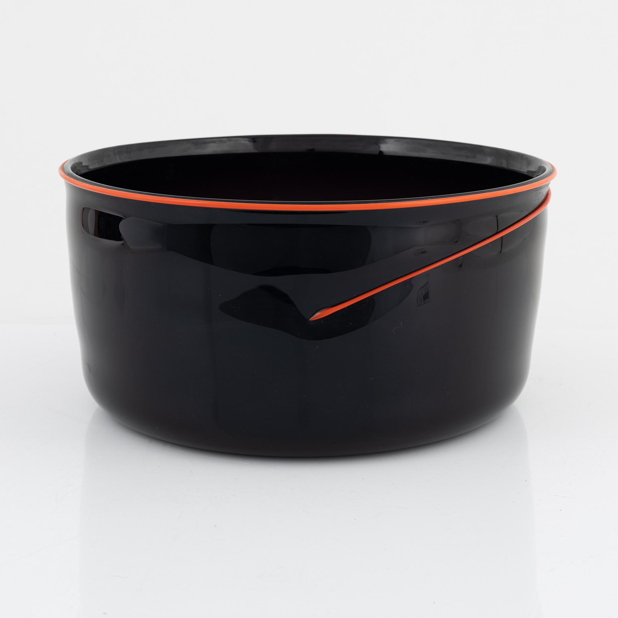 Erik Höglund, a glass bowl, Studioglas, Strömbergshyttan, numbered 9/25 and dated 1988.