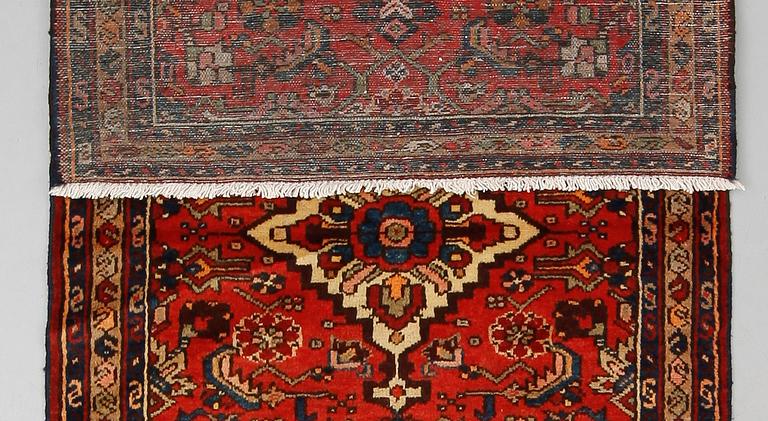 MATTA, Hamadan, ca 330 x 103 cm.