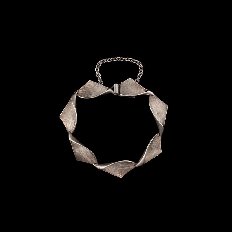 HALSSMYCKE, ARMSMYCKE, ÖRHÄNGEN och BROSCH, sterling silver. Sten & Laine 1989. Vikt tot. 80 g.