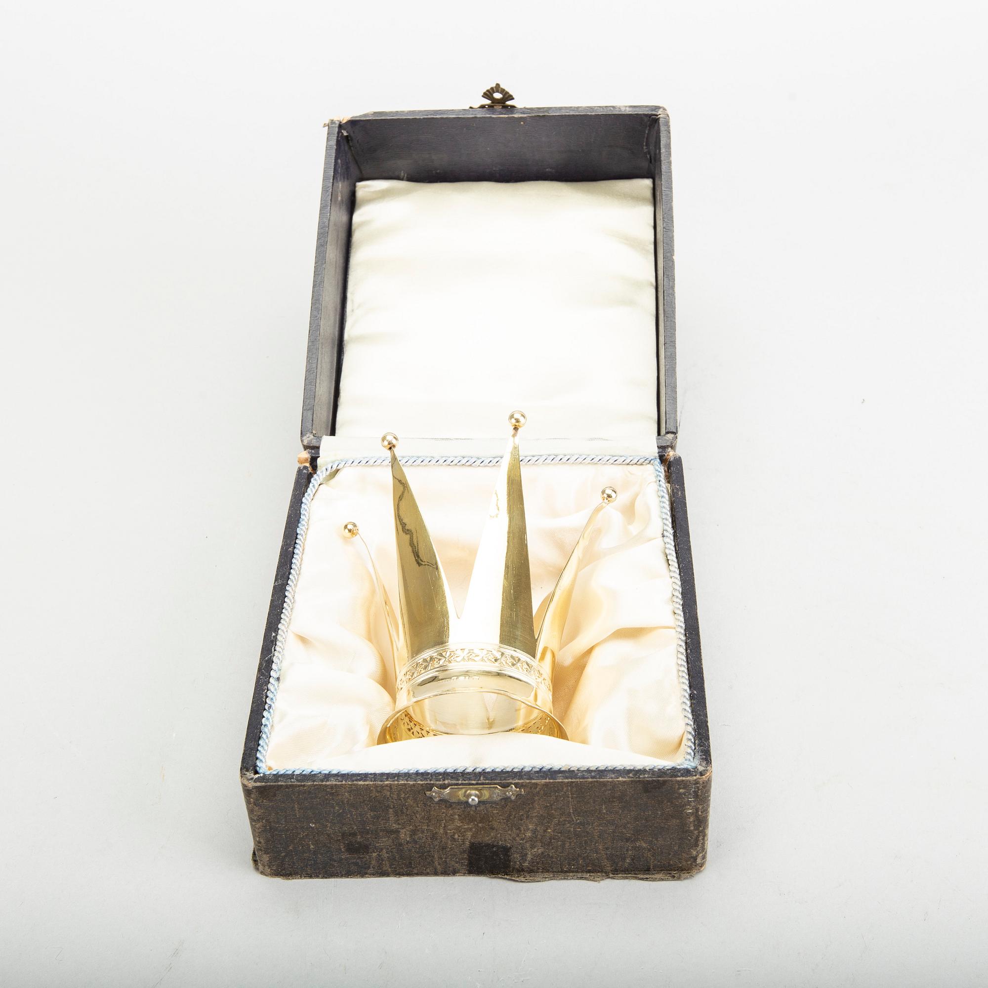 A Swedish 20th century gilded silver crown mark of K&E Karlsson Göteborg 1941, weight ca 43 gr.