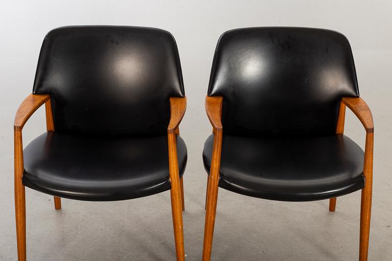 AKSEL BENDER MADSEN/EJNAR LARSEN,  karmstolar modell 6302  ett par för Fritz Hansen 1950/55.