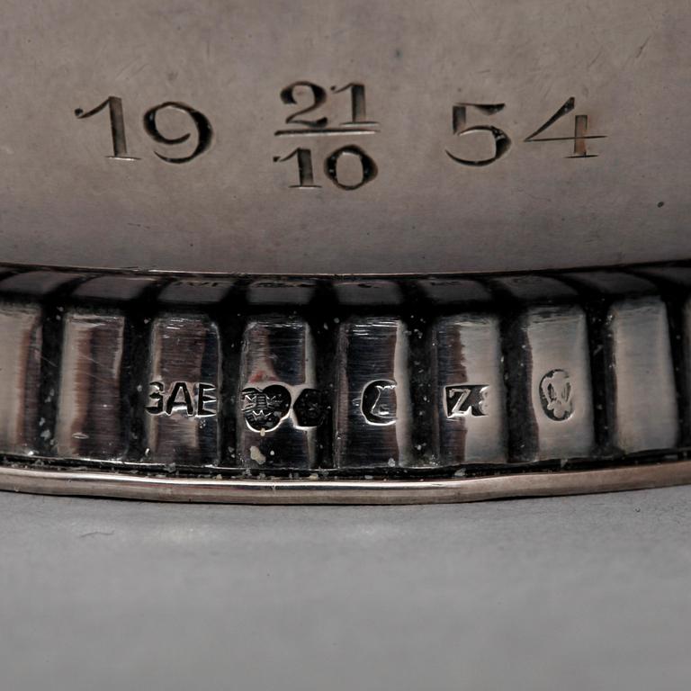 BÄGARE och SKÅL, silver, GAB, Stockholm 1950 resp TESI, Stockholm 1960. Tot vikt c:a 310 g.