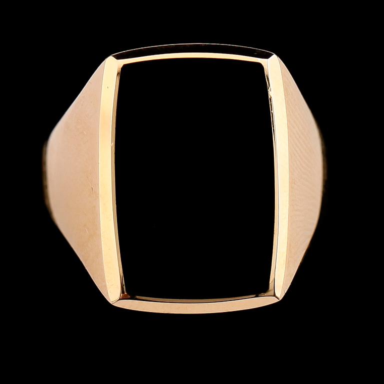 KLACKRING, 18 k guld med svart sten. Total vikt ca 11 gram.