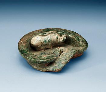 1604. SVINSTIA med GRIS, keramik. Han dynastin (206 f.Kr.-220 e.Kr.).