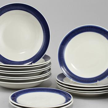SERVISDELAR, 18 st, porslin, "Koka Blå", Hertha Bengtsson, Rörstrand, 1956-1988.