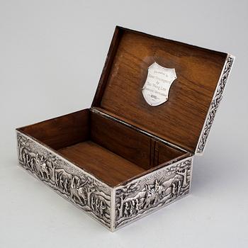 a sterling silver cigarr box from Bangkonk. The box was given too the shipbroker Einar Bruusgaard in 1926.