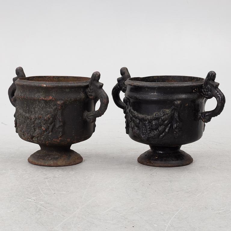 Trädgårdsurnor, ett par, barockstil, 1900-tal.