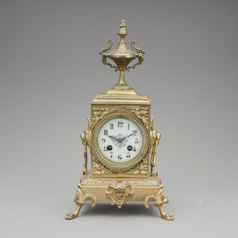 BORDSPENDYL, Paris, Frankrike, sent 1800-tal.