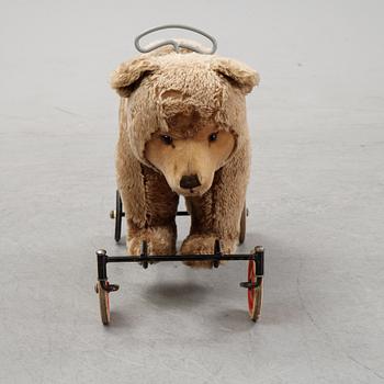 A toy bear from Steiff, first half of the 20th century.
