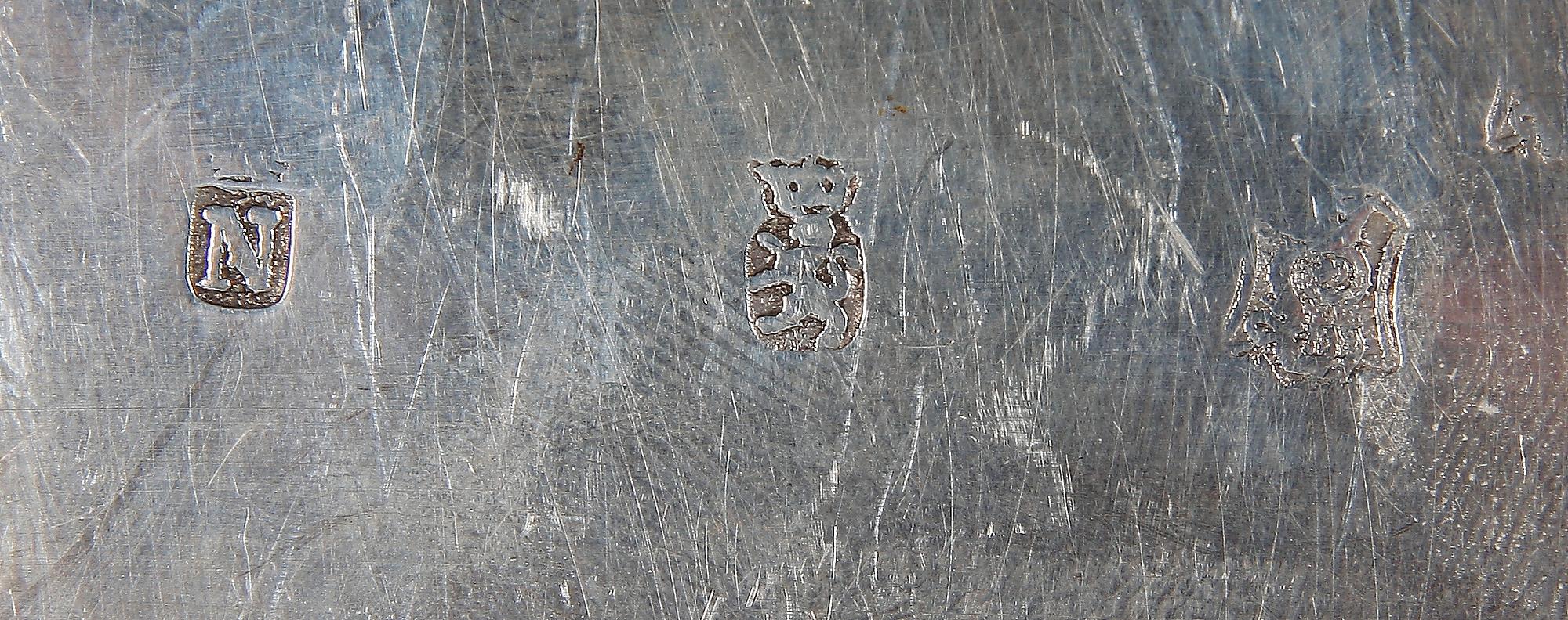 SKÅLFAT samt FAT, silver. Tyskland resp Holland, 1900-talets första hälft.