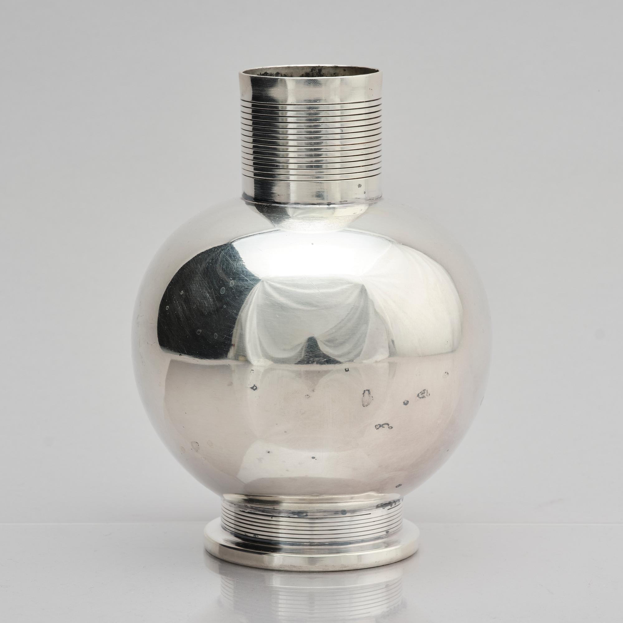 Nils Fougstedt, a vase and bowl, Fabriksaktiebolaget Kronsilver, 1930s.
