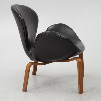 Arne Jacobsen, fåtöljer, ett par, modell 1166, ”Svanen”, Fritz Hansen, Danmark, 1900-talets andra hälft.