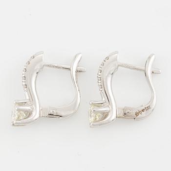 Earrings, 18K white gold set with brilliant-cut diamonds.