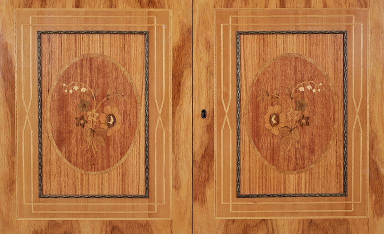 SKÅP/BARSKÅP, gustaviansk stil, omkring 1900-talets mitt.