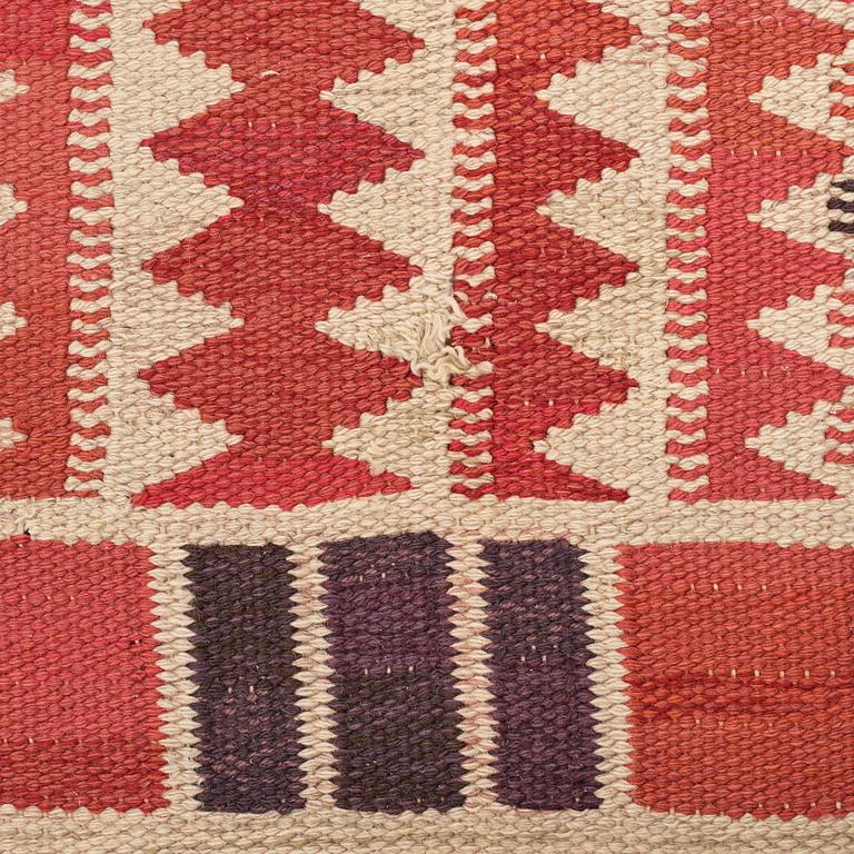 Barbro Nilsson, Matto, "Salerno röd", flat weave, ca 387-390,5 x 257,5-266 cm, signed AB MMF BN.